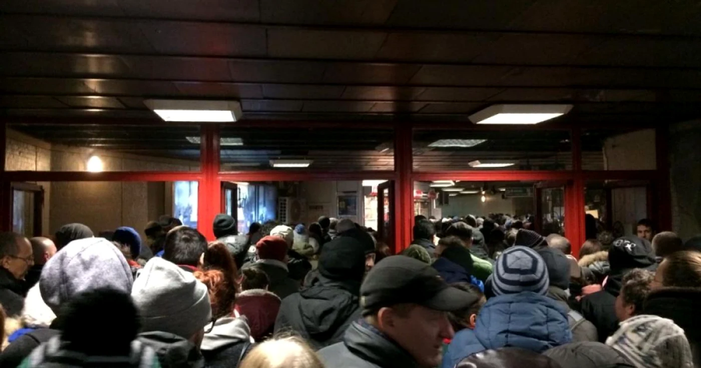 oameni la metrou