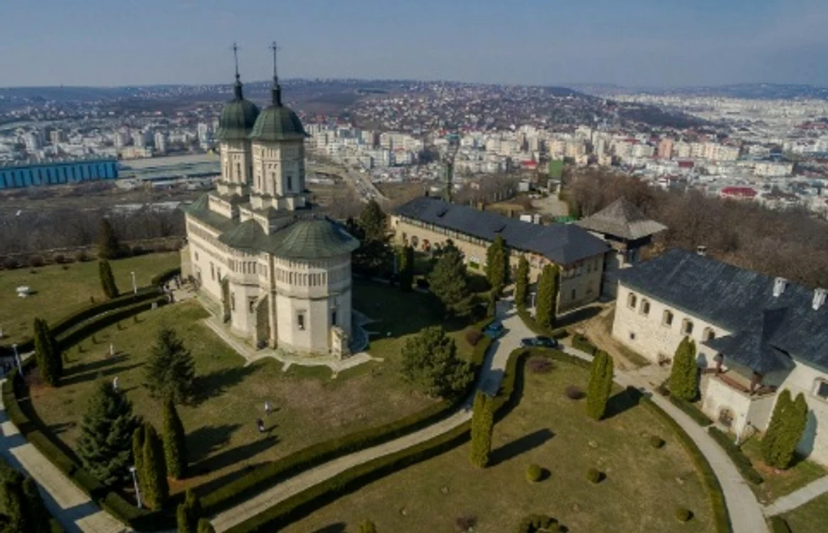 Mănăstirea Cetăţuia SURSĂ planiada.ro