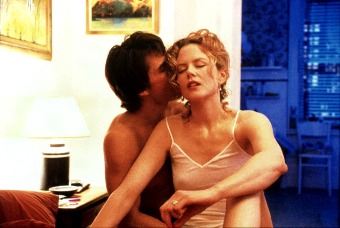 Tom Cruise şi Nicole Kidman în filmul „Eyes Wide Shut/ Cu ochii larg închişi“ zwallpix.com