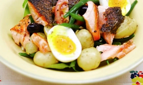Salata Nicoise cu somon sanatatea creierului si a sistemului nervos jpeg