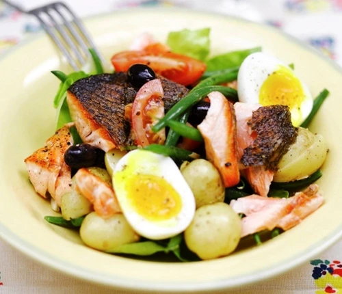 Salata Nicoise cu somon sanatatea creierului si a sistemului nervos jpeg
