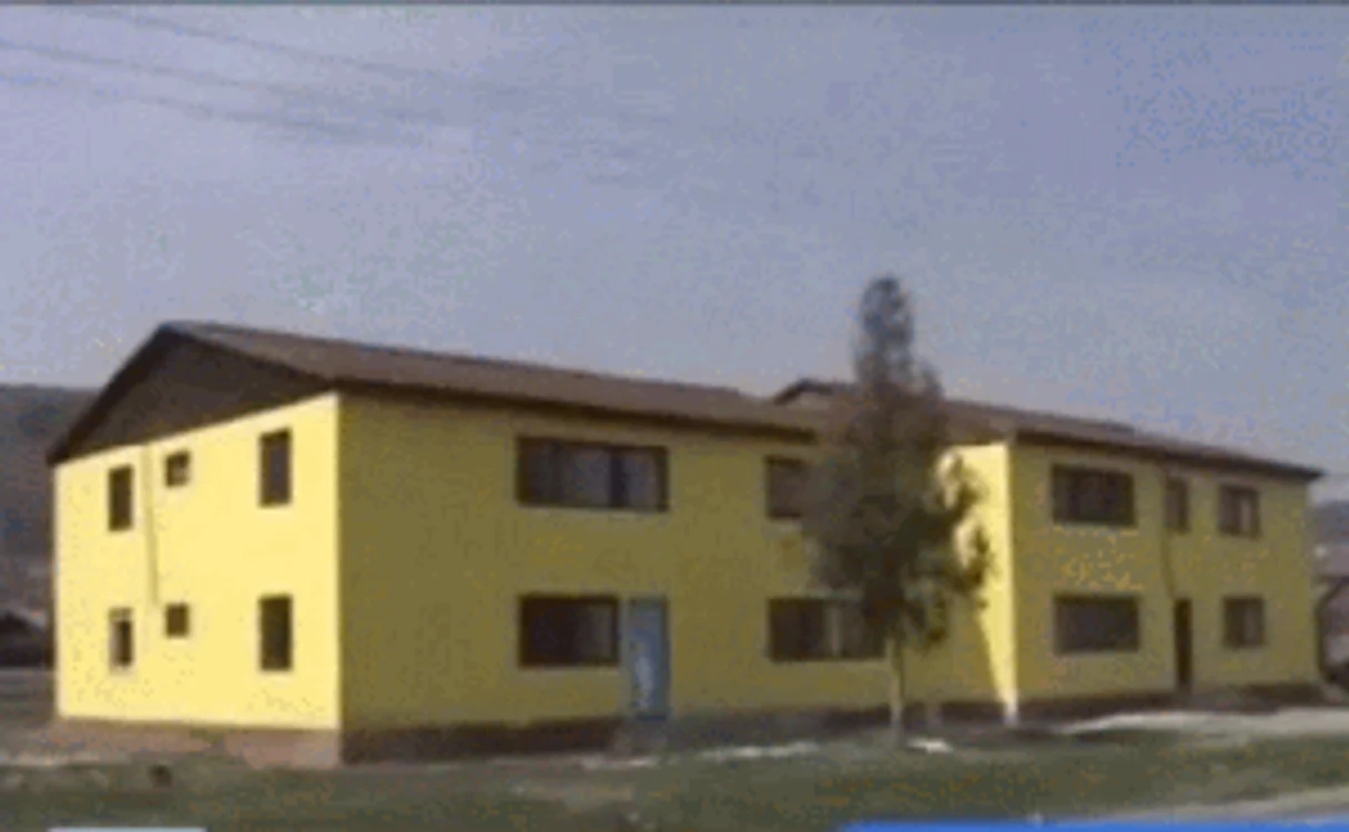 Acest imobil, care a fost folosit de soldaţii NATO în Germania şi mutat la Săcele, a fost montată într-un loc ilegal FOTO captură video ProTv