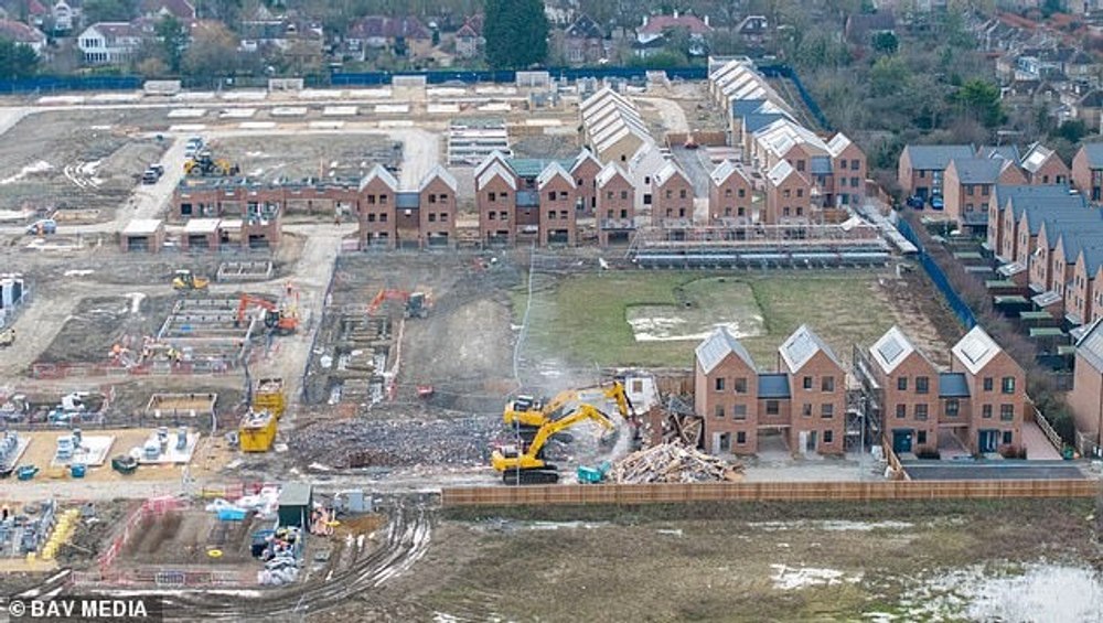 Locuințe de 5 stele din Marea Britanie, proaspăt construite, demolate. Ce motiv are dezvoltatorul: „Un scenariu de coșmar!” VIDEO