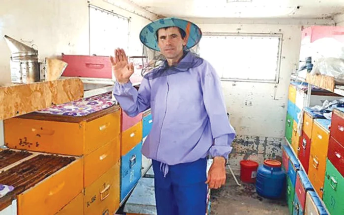 Apicultorul Iulian Bobocea