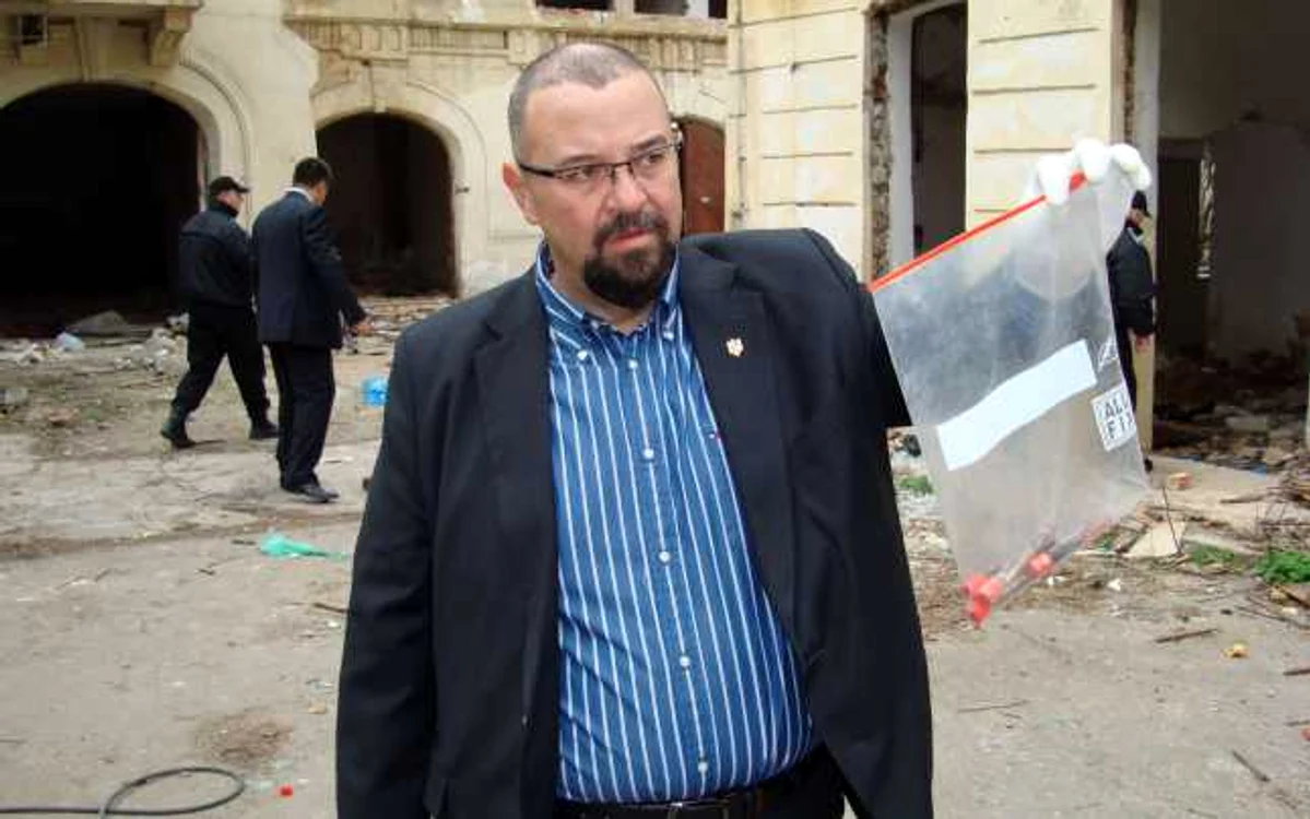 Primarul Sectorului 4, Cristian Popescu Piedone, a decis amendarea proprietarilor fostului spital cu 2 miliarde de lei vechi. FOTO Primăria Sectorului 4