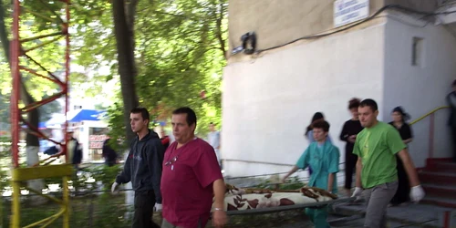 Femeia se aruncase de la etajul 9