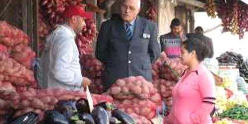 Comisarii Gărzii de Mediu, în control la comercianţii din Piaţa 1 Mai