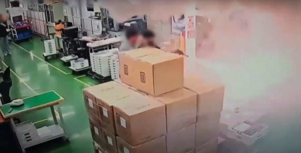 Momentul în care fabrica din Coreea de Sud este cuprinsă de flăcări. 23 de angajați au murit VIDEO