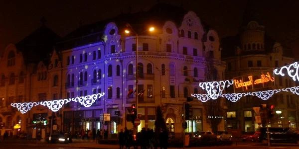 Primăria a aprins mii de lumini în oraș, cu ocazia sărbătorilor de iarnă