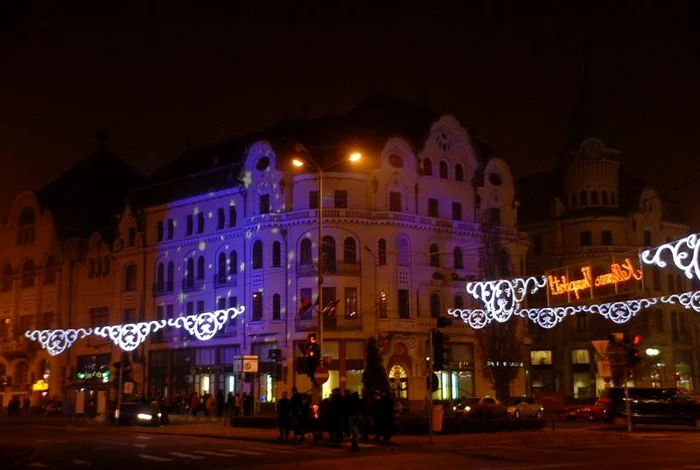 Primăria a aprins mii de lumini în oraș, cu ocazia sărbătorilor de iarnă