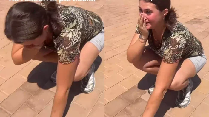 Turistă emoționată până la lacrimi în fața Palatului Parlamentului din București FOTO: Captură video