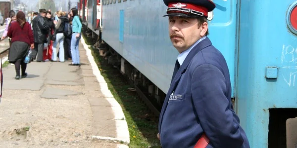 Călătorii care nu pot lua avionul se îndreaptă spre trenuri