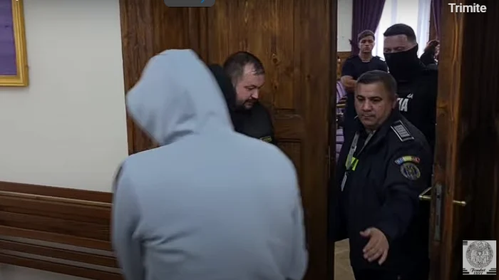 Inculpații, în sala de judecată, la Curtea de Apel Alba Iulia. FOTO captură video Ziarul Unirea