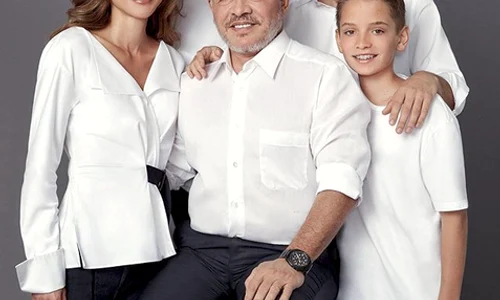 Regina Rania și regele Abdullah al II lea, împreună cu cei patru copii ai lor png
