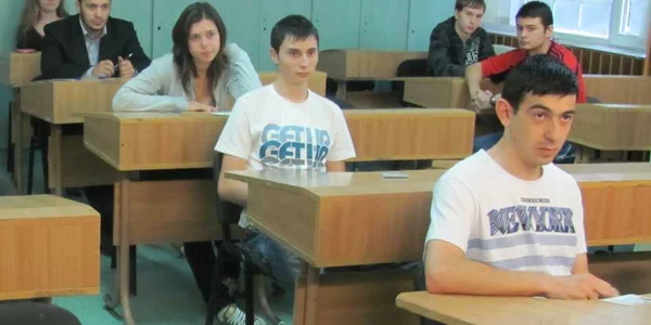 Elevii de clasa a XII-a încep astăzi probele scrise ale BAC-ului