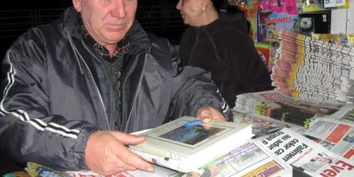 Frigul de afară nu i-a împiedicat pe arădeni să vină la chioșcurile de ziare