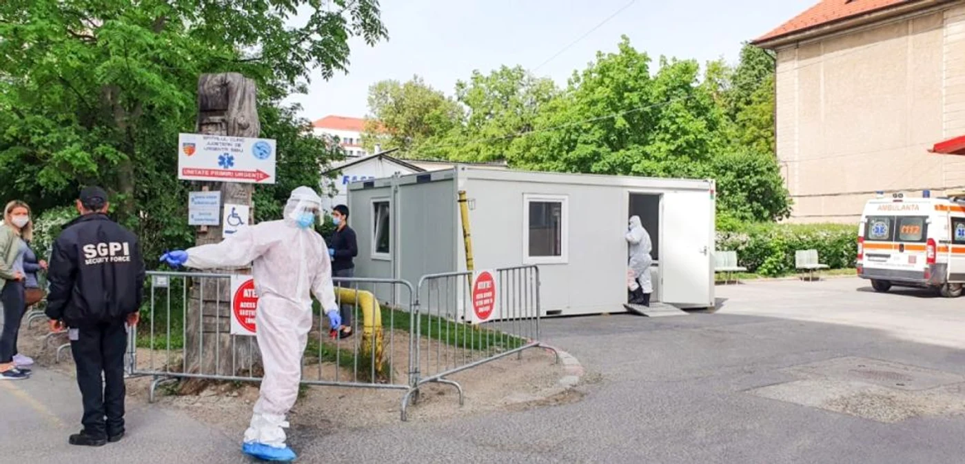 Pacienţii se plâng de faptul că petrec şi câte 24 de ore în picioare, aşteptând la spital. FOTO:Turnul Sfatului