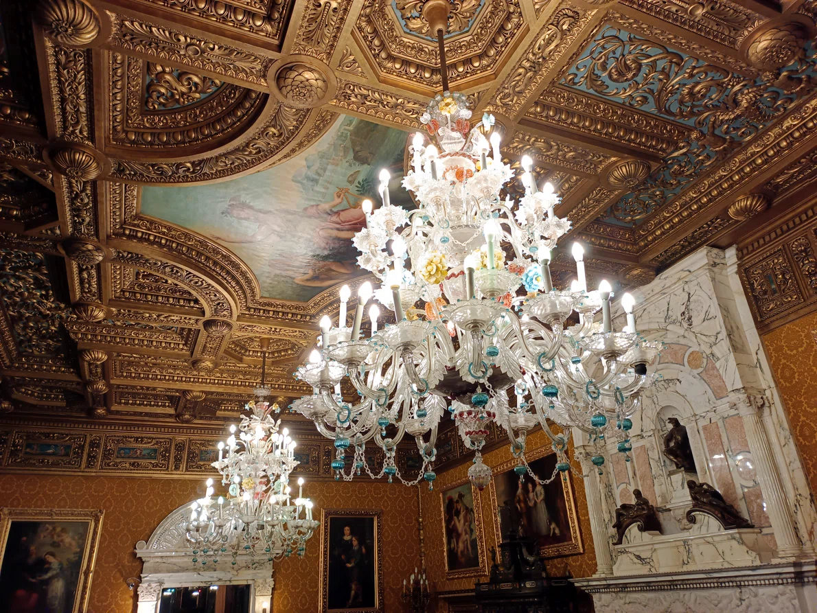 Candelabre tip ciocca din sala florentină a Castelului Peleș
