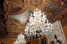Candelabre tip ciocca din sala florentină a Castelului Peleș 