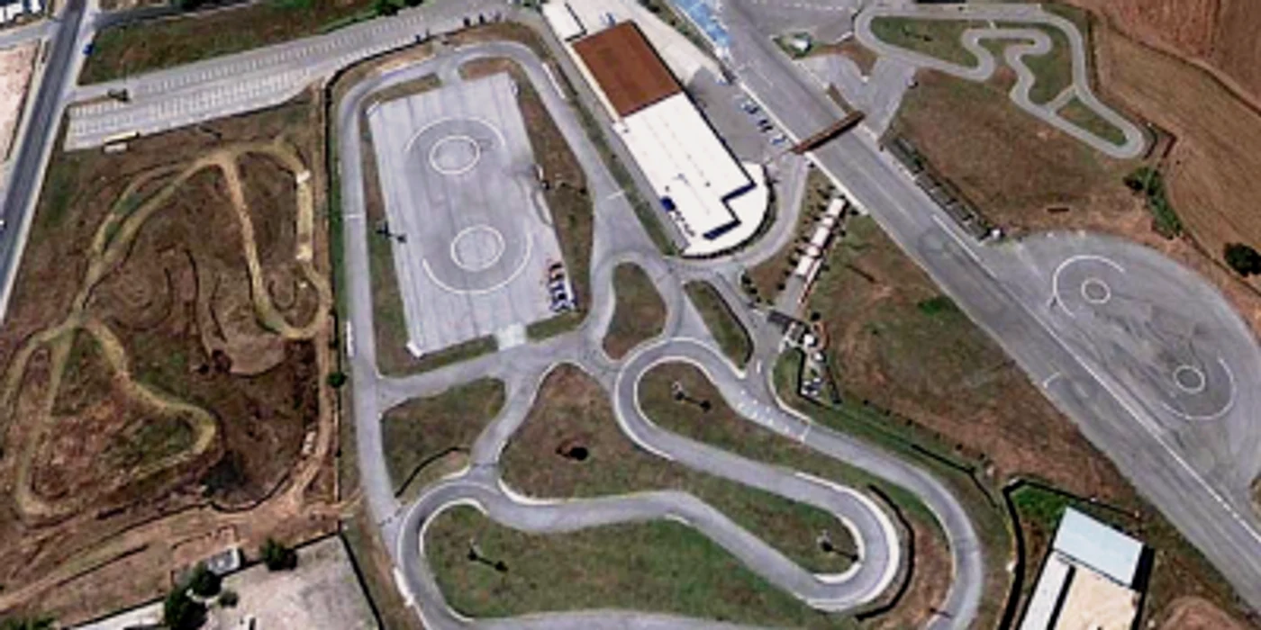 Autodromul va avea un circuit de 1.200 metri lungime şi lat de 12 metri, cu zonă de macadam şi de off-road
