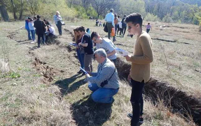 Elevii si profesorii participanti la proiect