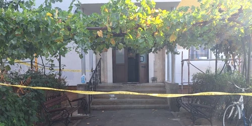 profesoara si copilul ei gasiti morti in apartament jpg