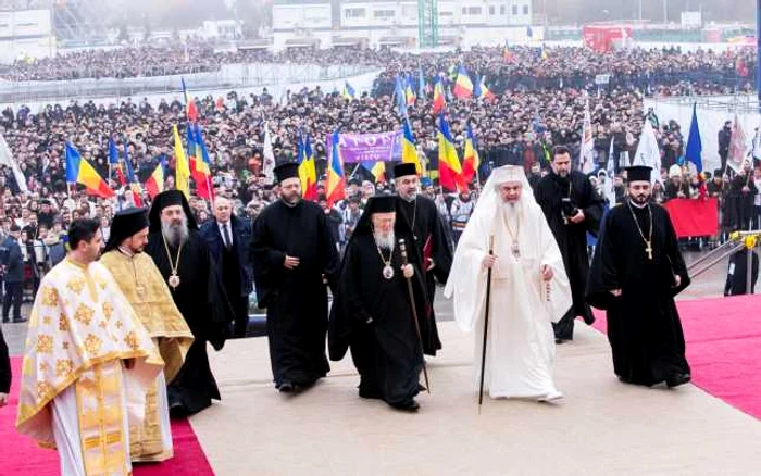 Patriarhul Ecumenic de la Constantinopol şi Patriarhul Daniel, la sfinţirea catedralei FOTO Basilica.ro