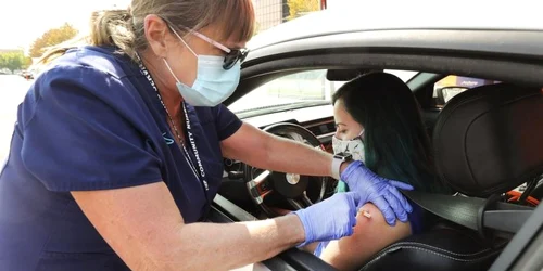 vaccinare covid 19 foto deseret com