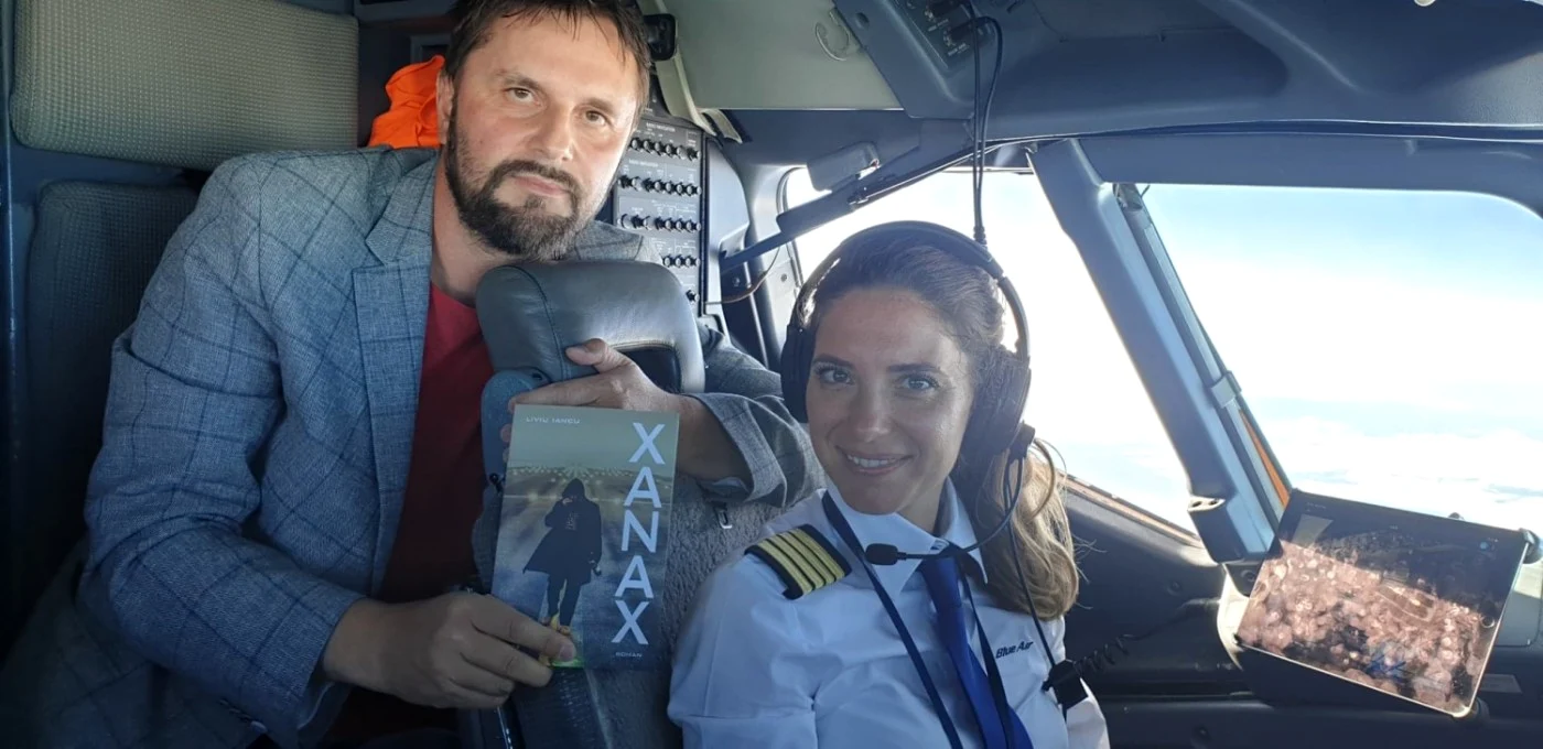 Autorul Liviu Iancu, înainte de lansarea din avion