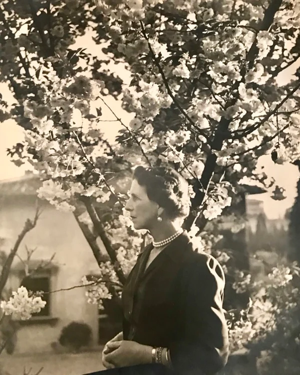 21 regina elena reinhumata la curtea de arges jpg jpeg