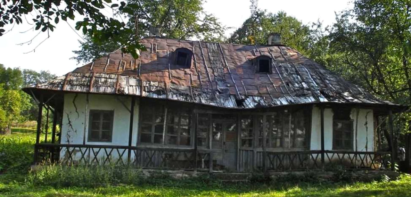 Casa de la Mihăileni, judeţul Botoşani (casa mamei compozitorului George Enescu), a fost construită între anii 1775 şi 1830              FOTO: Raluca Ştirbăţ