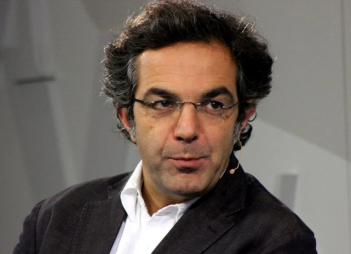 Poză de profil cu scriitorul germano-iranian, Navid Kermani