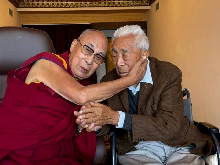 Dalai Lama și fratele său, Gyalo Thondup FOTO: X