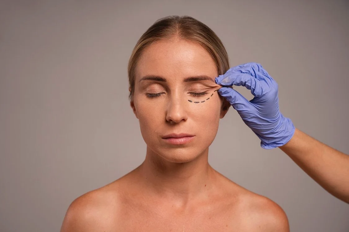 Adevarul  Eri Clinic  Lifting de sprancene, lifting facial si blefaroplastie jpeg