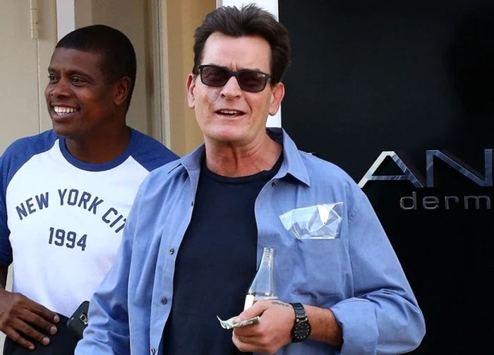 Charlie Sheen, 54 de ani, a sărbătorit de Ziua Națională, un an de când nu mai fumeazăfoto: Profimedia
