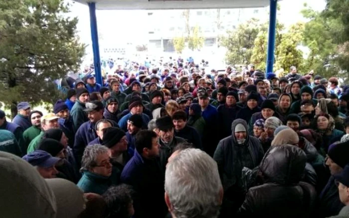 Oamenii au protestat în faţa fabricii din Craiova Foto: Arhiva