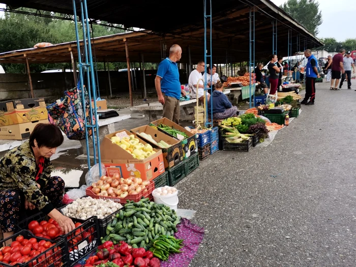 Legumele au prețuri diferite în funcție de zona târgului FOTO: A.M.