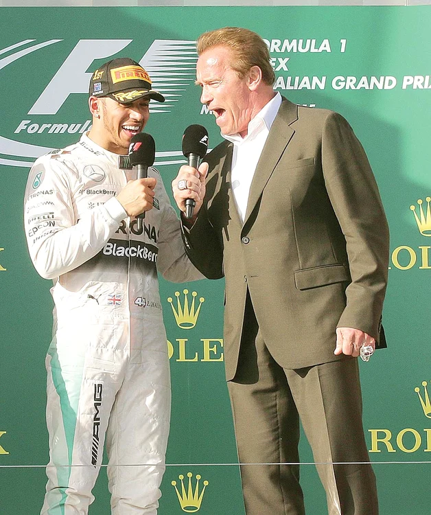 
    Campionul din  Australia, Lewis  Hamilton, a fost  luat la întrebări  de Arnold  