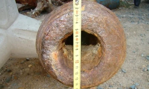 Un tun de patrimoniu din secolul XVIII   XIX, recuperat din curtea unei pensiuni din 2 Mai jpeg