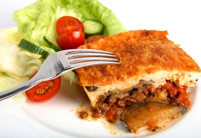 Află cum poți prepara cea mai buna musaca de vinete cu carne de porcclickpoftabuna.ro