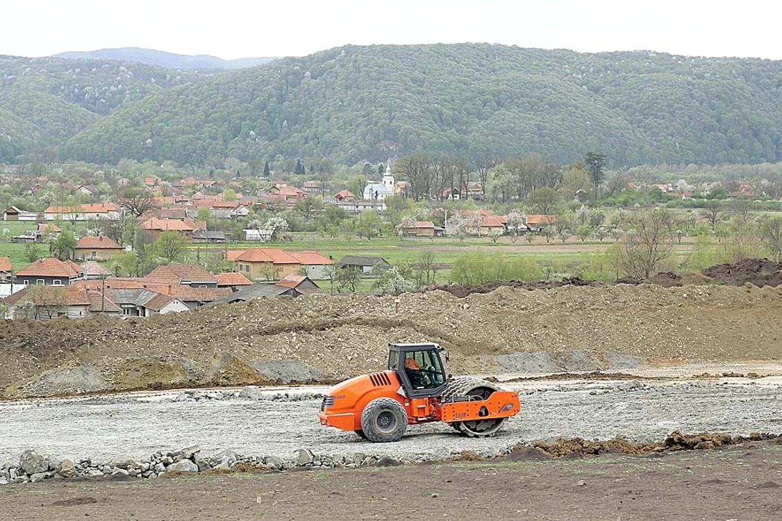 Utilaje folosite la  tasarea drumului