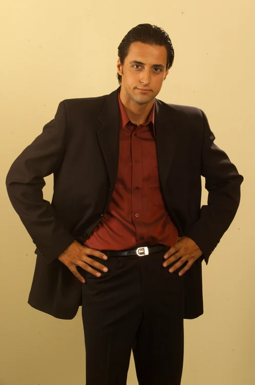 Așa arăta Denis Ștefan în 2002, când a debutat în serialul „În familie”, la Prima TV