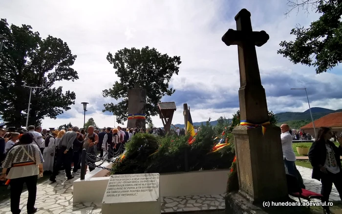 Mormântul lui Avram Iancu și Gorunul lui Horea. Foto: Daniel Guță