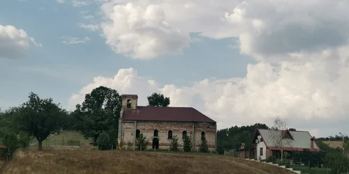 Biserica ortodoxă de la Nadăş a renăscut FOTO Ş.Both