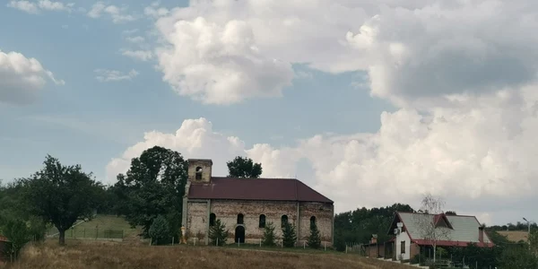 Biserica ortodoxă de la Nadăş a renăscut FOTO Ş.Both