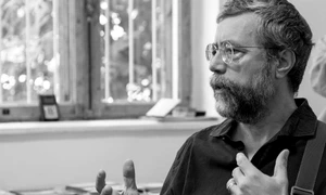 „Nu există o carte bine făcută care să fie tipărită prost” – interviu cu Dinu DUMBRĂVICIAN jpeg