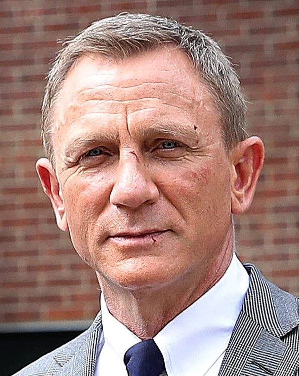 
    Daniel Craig, de 51 de ani, a apărut plin de zgârieturi, vânătăi și răni pe față la vizita oficială a Prințuluifoto: Guliver/Gettyimages  