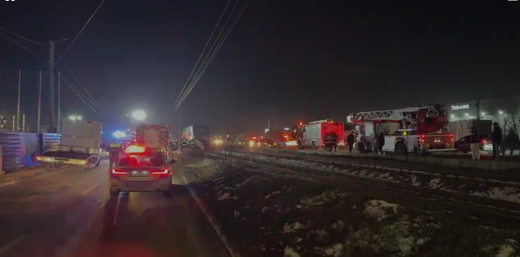 Accident crâncen în Chiajna. O persoană încarcerată după ce un autoturism a fost lovit de tren