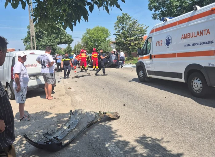 Trei mașini implicate în accident, un copil de 12 ani este rănit grav FOTO: martor