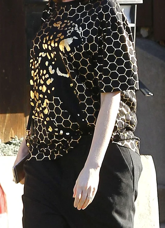 Pregnant Anne Hathaway Is Spotted In Echo Park jpeg